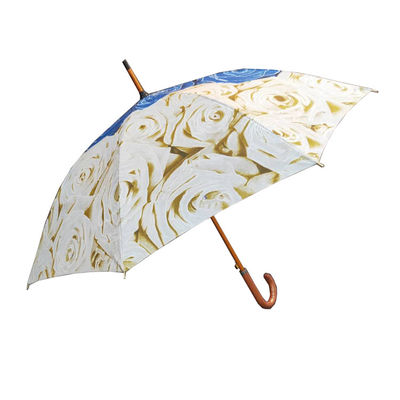 木Jの形のハンドルが付いている防風のまっすぐな傘